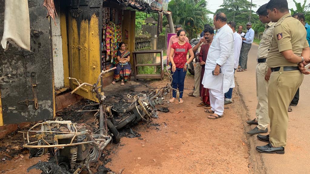 ಮಂಗಳೂರು: ಇಲೆಕ್ಟ್ರಿಕ್ ಸ್ಕೂಟರ್‌ಗಳಿಗೆ ಬೆಂಕಿ