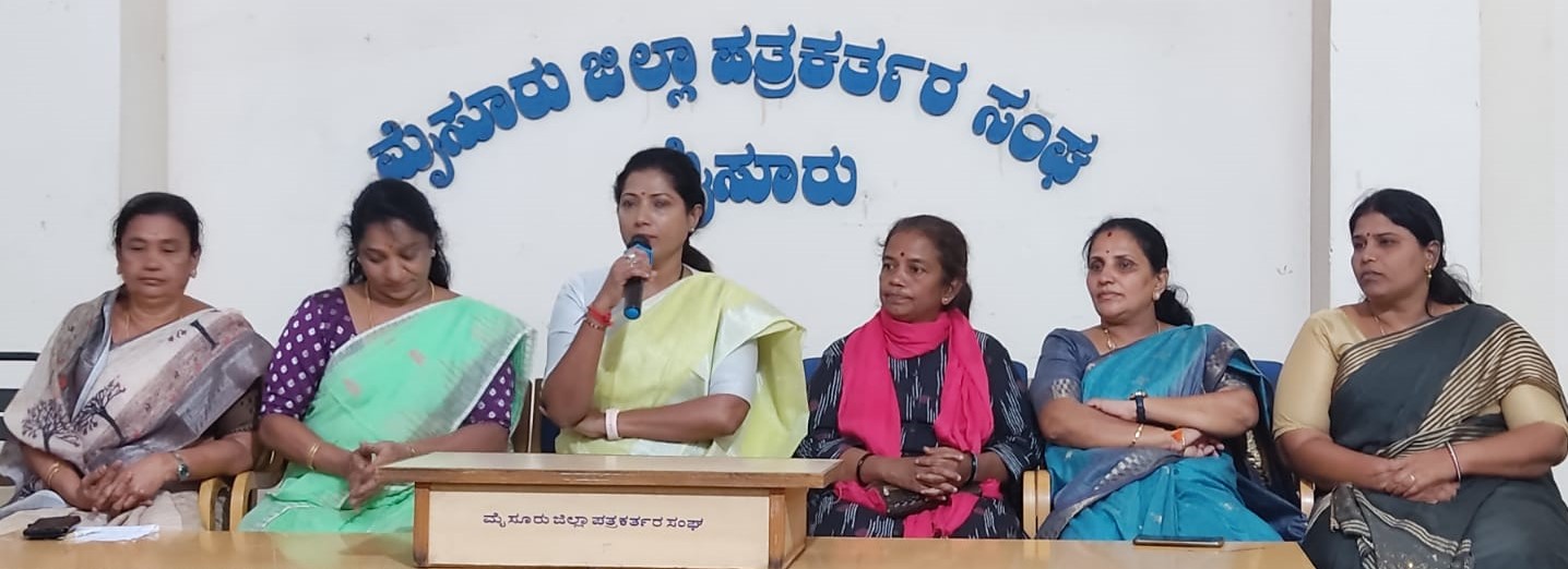 ವಾರಕ್ಕೆ ಎರಡು ಬಾರಿ ಪಬ್‌ನಲ್ಲಿ ಕಾಲಕಳೆಯುವ ಸಂಸದ ಪ್ರತಾಪ್ ಸಿಂಹ ಬೂಟಾಟಿಕೆ ನಿಲ್ಲಿಸಬೇಕು: ಡಾ.ಪುಷ್ಪಾ ಅಮರ್ ನಾಥ್