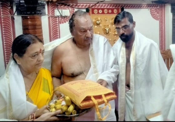 ಕೊಲ್ಲೂರು ದೇವಳಕ್ಕೆ ಕೆ.ಎಸ್.ಈಶ್ವರಪ್ಪ ಭೇಟಿ