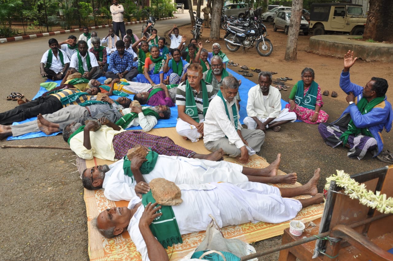 ಕೊಳ್ಳೇಗಾಲ | ಅರಣ್ಯ ಇಲಾಖೆಯಿಂದ ಭೂಮಿ ವಾಪಸ್ ಗೆ ಆಗ್ರಹ: 25ನೇ ದಿನಕ್ಕೆ ಕಾಲಿಟ್ಟ ರೈತರ ಅನಿರ್ದಿಷ್ಟಾವಧಿ ಧರಣಿ