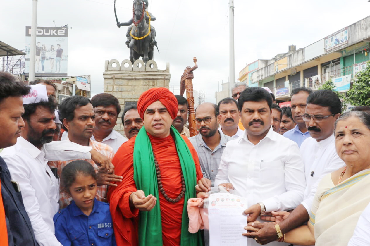 ಪಂಚಮಸಾಲಿ ‘2ಎ’ ಮೀಸಲಾತಿಗೆ ಆಗ್ರಹ: ಸಿಎಂ ಬೊಮ್ಮಾಯಿ, ಬಿ.ಎಸ್. ಯಡಿಯೂರಪ್ಪಗೆ ಜ್ಞಾಪನಾ ಪತ್ರ ಸಲ್ಲಿಕೆ