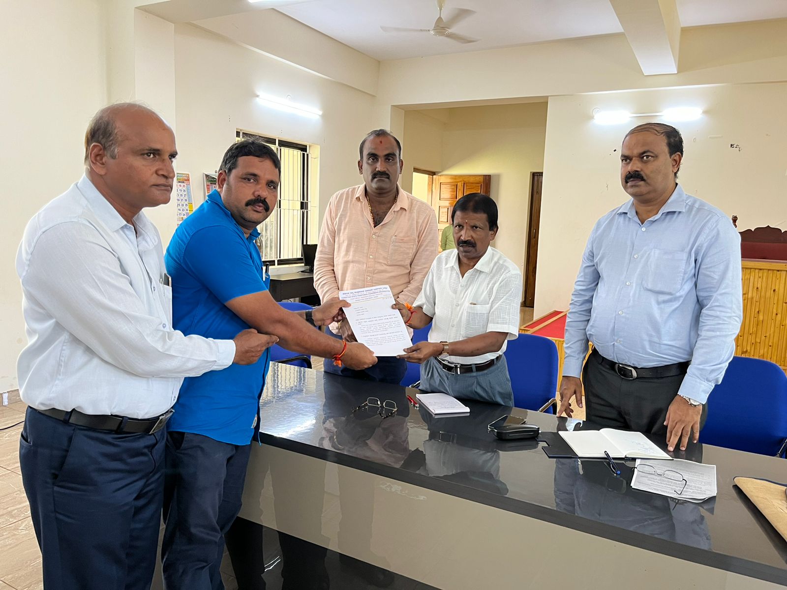 ಸೀಮೆಎಣ್ಣೆ ಸೇರಿ ವಿವಿಧ ಬೇಡಿಕೆ ಈಡೇರಿಸುವಂತೆ ಸಚಿವರಿಗೆ ಸಾಂಪ್ರದಾಯಿಕ ನಾಡದೋಣಿ ಮೀನುಗಾರರ ಒಕ್ಕೂಟ ಮನವಿ