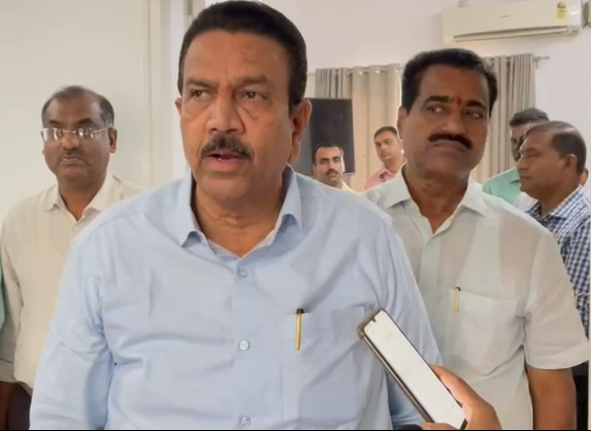 ರಾಜ್ಯದಲ್ಲಿ  ರಸ್ತೆ ತೀರ ಹದಗೆಟ್ಟಿದ್ದು, ತುರ್ತು ದುರಸ್ತಿಗೆ 200 ಕೋಟಿ ರೂ. ಬಿಡುಗಡೆ:  ಸಚಿವ ಸಿಸಿ ಪಾಟೀಲ್