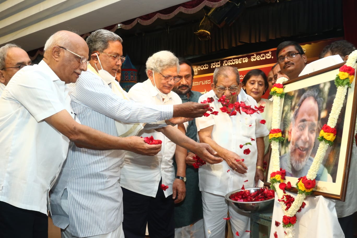 ಜನರ ಪೌರತ್ವದ ಮೇಲೆ ಪ್ರಹಾರ: ಕೇಂದ್ರ ಸರಕಾರದ ವಿರುದ್ಧ ಸೀತಾರಾಂ ಯೆಚೂರಿ ವಾಗ್ದಾಳಿ