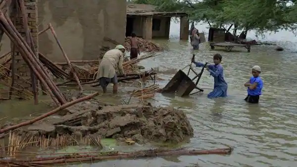 ಪಾಕ್ ನಲ್ಲಿ ಭೀಕರ ಪ್ರವಾಹ: ಟೊಮೆಟೊ ಕಿ.ಗ್ರಾಂಗೆ 500 ರೂ, ಈರುಳ್ಳಿ 400 ರೂ. ಭಾರತದಿಂದ ಆಮದಿಗೆ ಚಿಂತನೆ ?