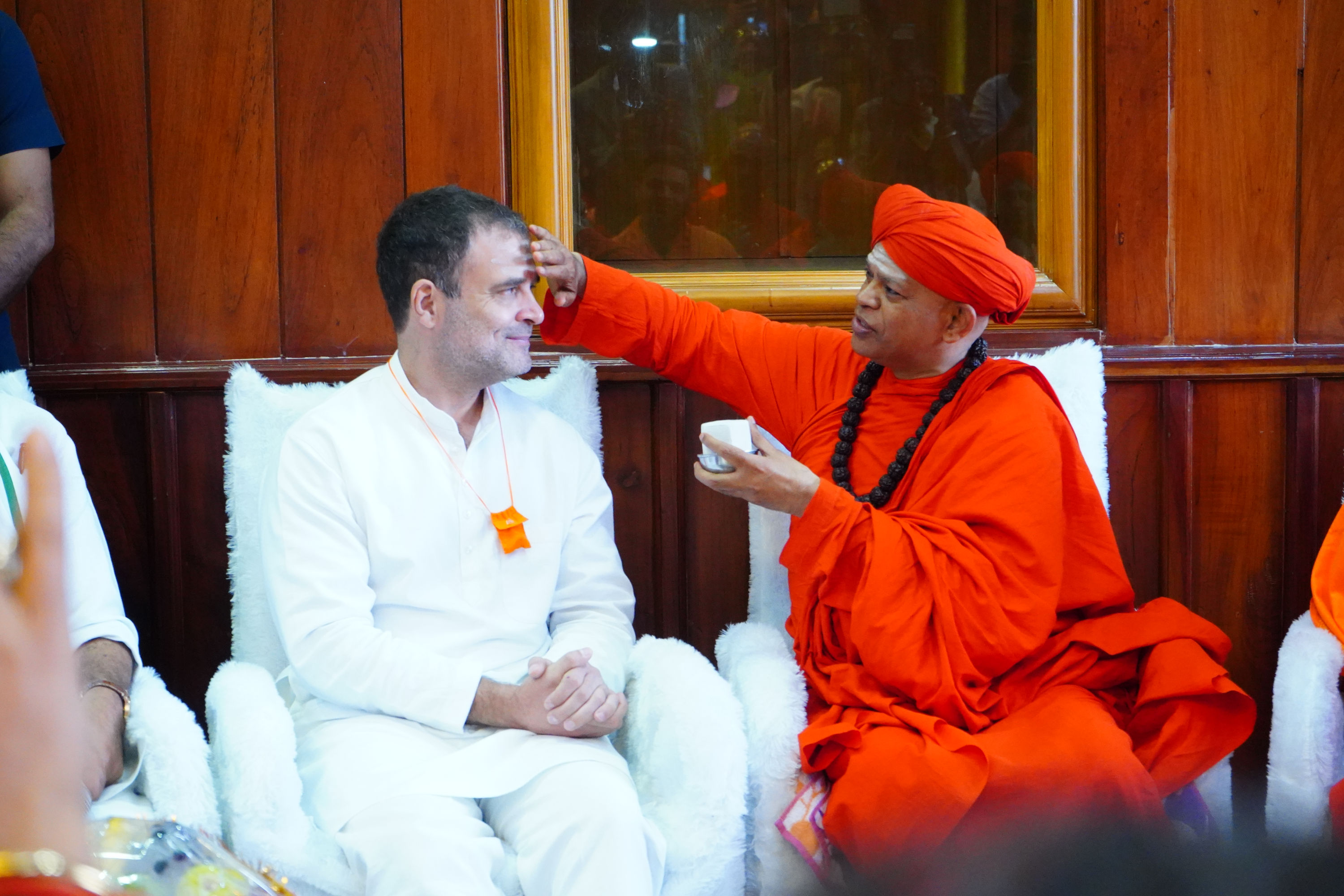 VIDEO - ಚಿತ್ರದುರ್ಗ: ಮುರುಘಾ ಮಠಕ್ಕೆ ರಾಹುಲ್ ಗಾಂಧಿ ಭೇಟಿ