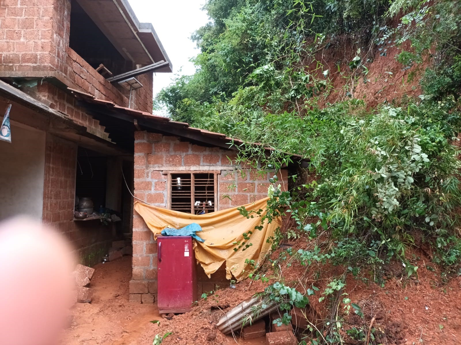 ಕಾಸರಗೋಡು ಜಿಲ್ಲಾದ್ಯಂತ ಭಾರೀ ಗಾಳಿಮಳೆ: ಹಲವೆಡೆ ಹಾನಿ, ನಷ್ಟ