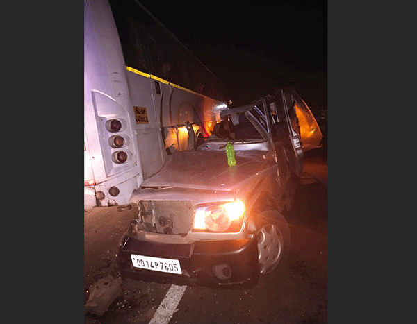 ವಿಜಯಪುರ | ಕಾರು- ರಾಜಹಂಸ ಬಸ್ ಢಿಕ್ಕಿ: ಓರ್ವ ಮೃತ್ಯು; ಐವರಿಗೆ ಗಾಯ