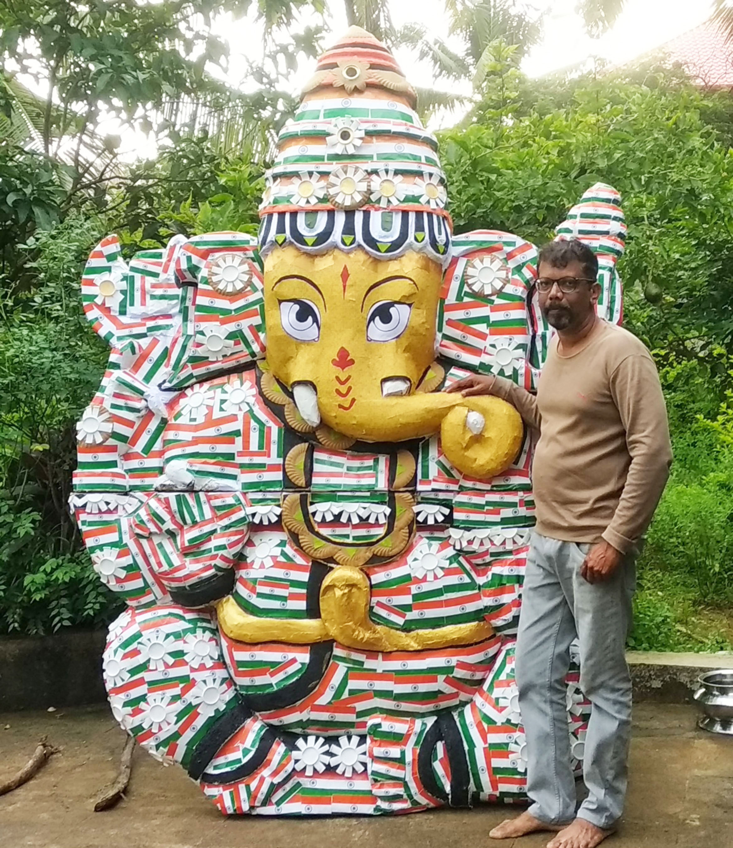ಬಳ್ಳಾರಿಗೆ ಹೊರಟ ತ್ರಿವರ್ಣ ದ್ವಜಗಳ ಗಣಪ