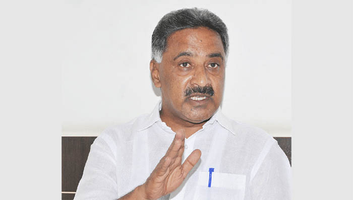 ರೈತರ ಸಾಲ ಮರು ಹೊಂದಾಣಿಕೆಯಲ್ಲಿ ಅವ್ಯವಹಾರ: ರಮೇಶ್ ಬಾಬು ಆರೋಪ