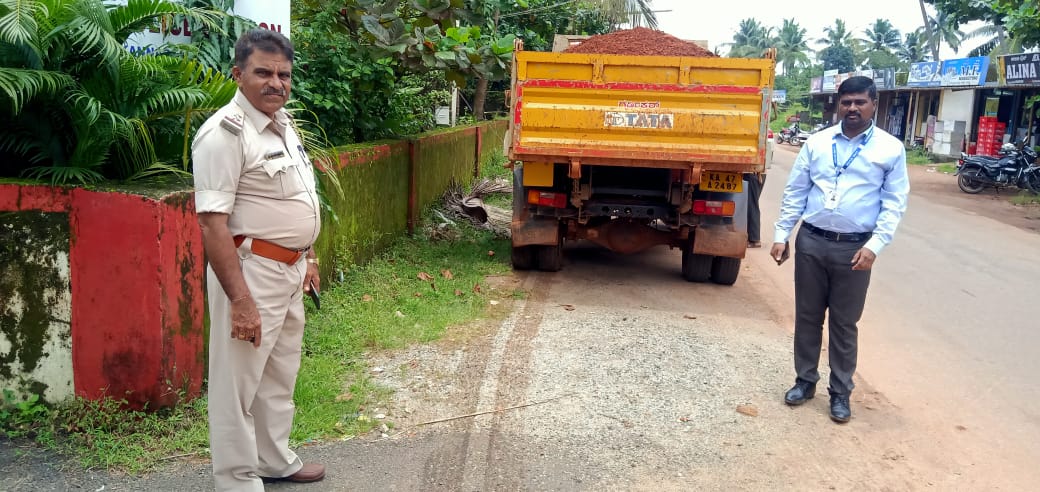ಭಟ್ಕಳ: ಅಕ್ರಮ ಗಣಿಗಾರಿಕೆ ಆರೋಪ; ಲಾರಿ ವಶಕ್ಕೆ