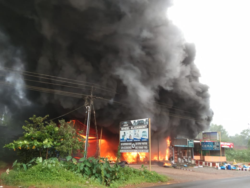 ಉಜಿರೆ; ಟಯರ್ ಅಂಗಡಿಯಲ್ಲಿ‌ ಬೆಂಕಿ‌ ಅನಾಹುತ