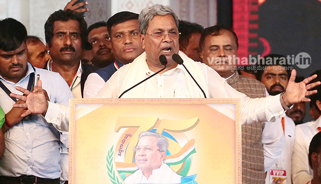 ಮಲ್ಲಿಕಾರ್ಜುನ ಖರ್ಗೆಗೆ ಈ.ಡಿ ಸಮನ್ಸ್; ಬಿಜೆಪಿಯದ್ದು ಸೇಡಿನ ರಾಜಕೀಯ ಎಂದ ಸಿದ್ದರಾಮಯ್ಯ