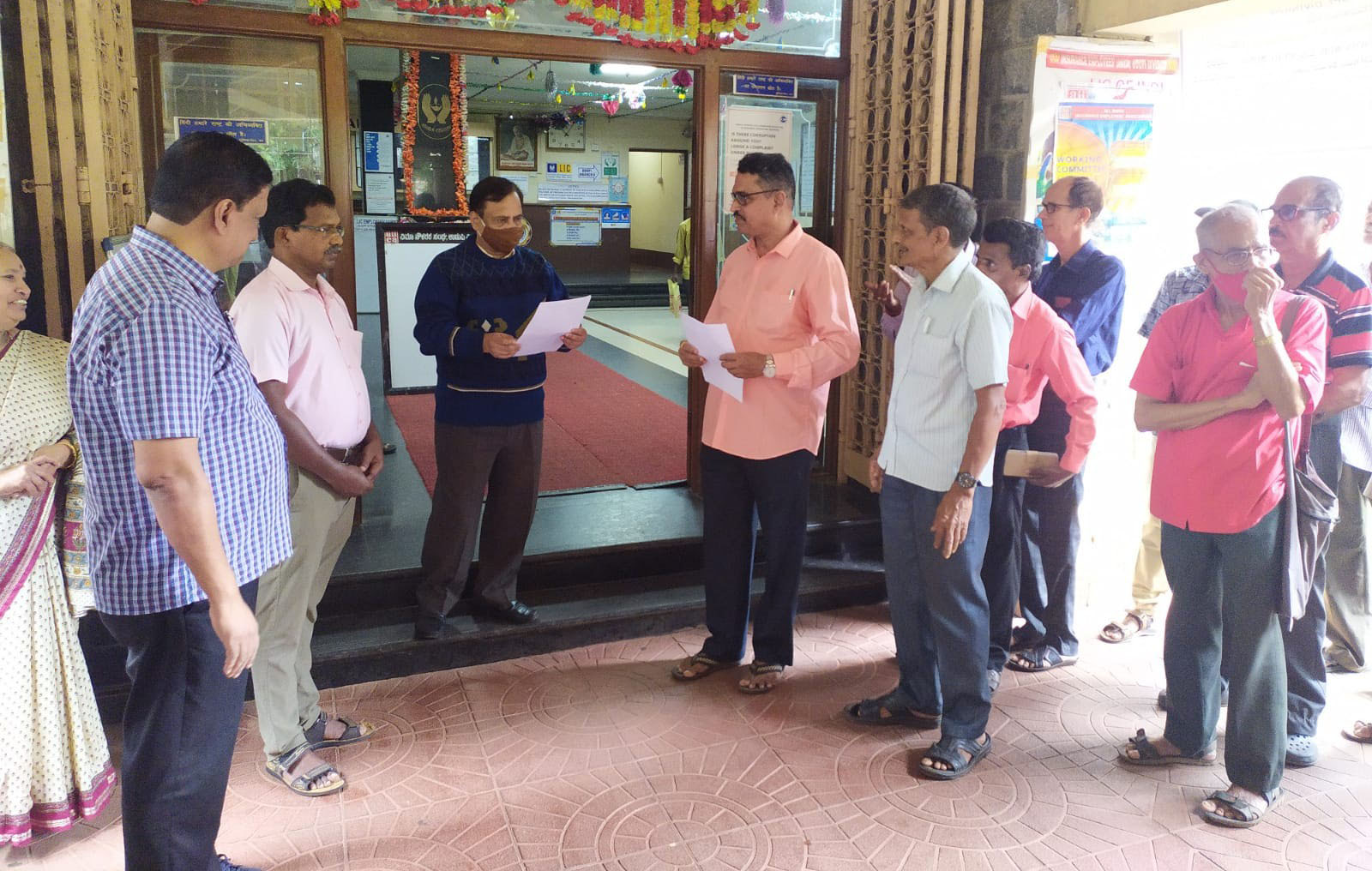 ವಿಮಾ ಪಿಂಚಣಿದಾರರ ಬೇಡಿಕೆ ಈಡೇರಿಕೆಗೆ ಆಗ್ರಹಿಸಿ ಧರಣಿ