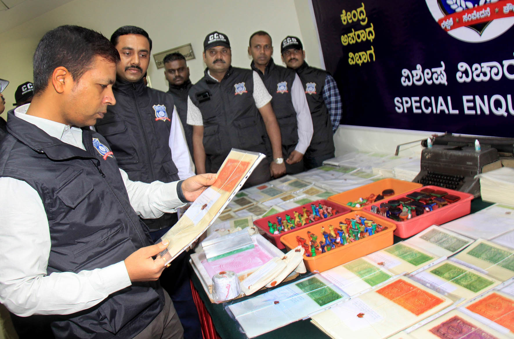 ಬೆಂಗಳೂರು: ನಕಲಿ ಛಾಪಾ ಕಾಗದ ವಂಚನೆ ಜಾಲ ಪತ್ತೆ; 11 ಮಂದಿ ಆರೋಪಿಗಳ ಬಂಧನ