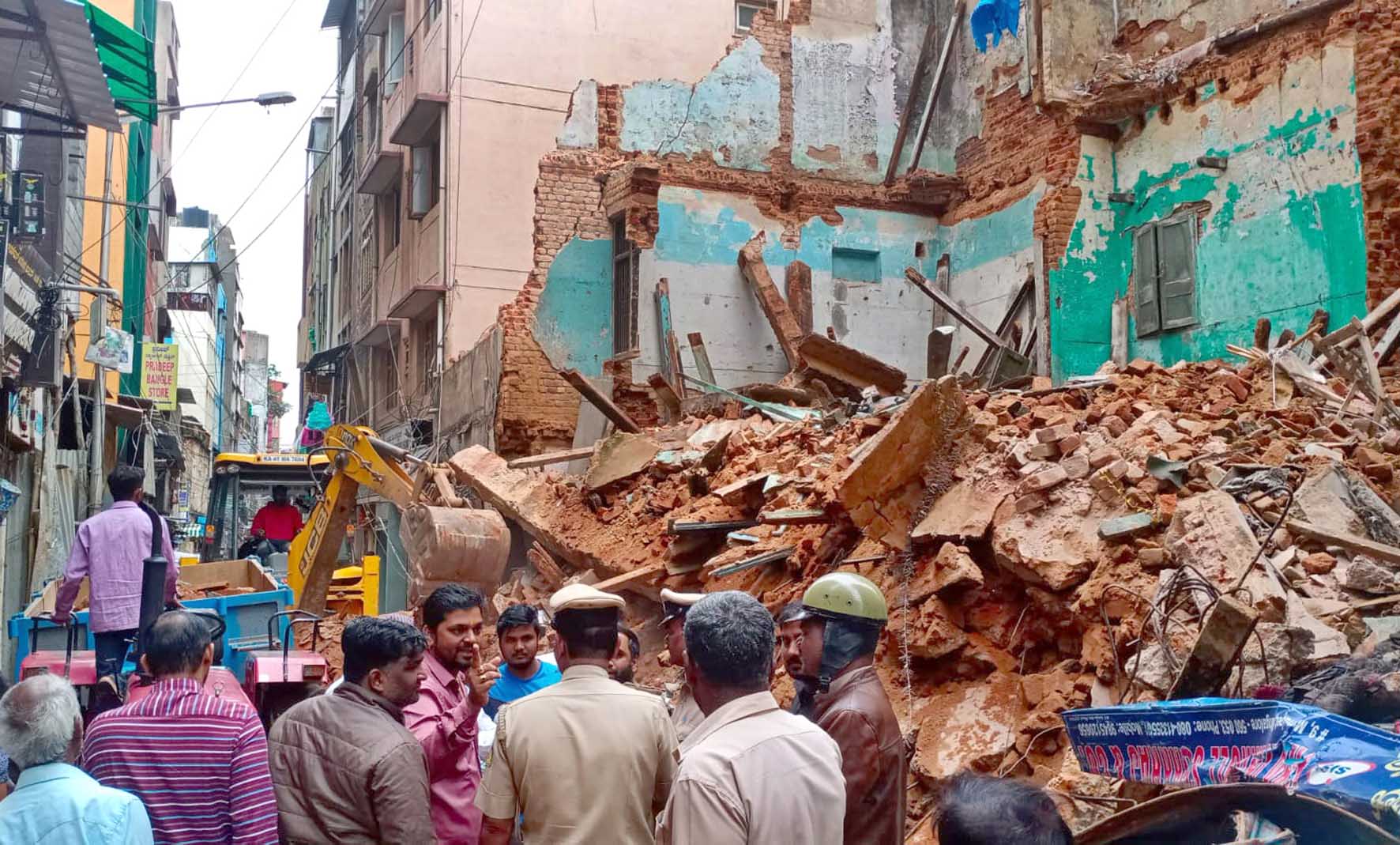 ಬೆಂಗಳೂರು: ಮೂರು ಅಂತಸ್ತಿನ ಕಟ್ಟಡ ಕುಸಿತ