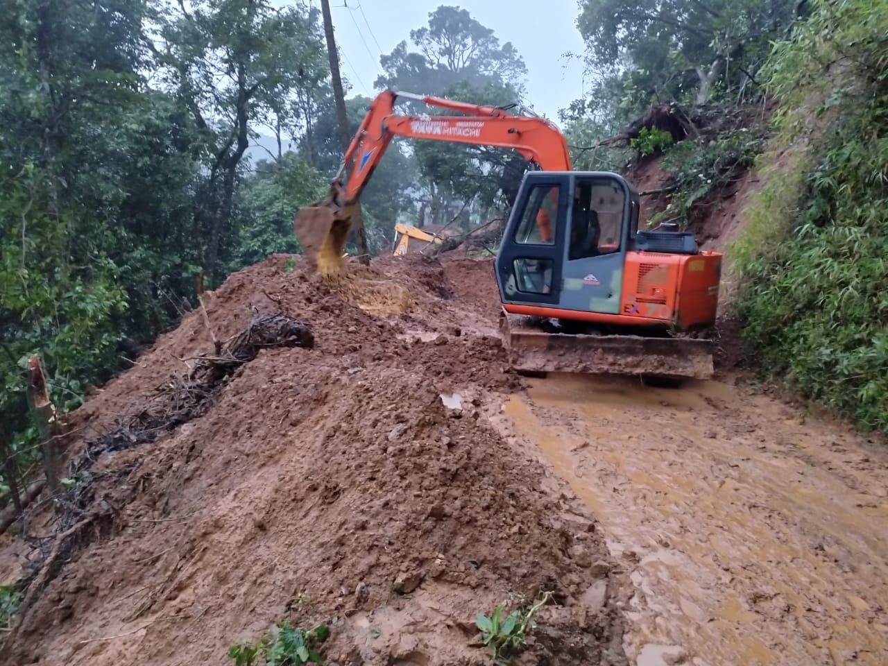 ಕೊಡಗಿನಲ್ಲಿ ಮುಂದುವರಿದ ಭಾರೀ ಮಳೆ: ರೆಡ್ ಅಲರ್ಟ್ ವಿಸ್ತರಣೆ, 15 ಕುಟುಂಬಗಳ ಸ್ಥಳಾಂತರ