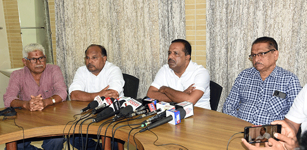 ಪಾಲಿಸ್ಟರ್ ರಾಷ್ಟ್ರಧ್ವಜ ಬಳಕೆಗೆ ಅವಕಾಶವು ಸ್ವಾತಂತ್ರ್ಯ ಆಂದೋಲನಕ್ಕೆ ಮಾಡಿದ ಅವಮಾನ: ಯು.ಟಿ.ಖಾದರ್ ಆಕ್ರೋಶ