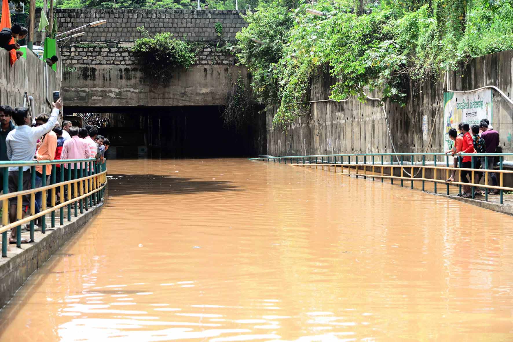 ಬೆಂಗಳೂರಿನಲ್ಲಿ ಭಾರೀ ಮಳೆ ಹಿನ್ನೆಲೆ: ಆಸ್ಪತ್ರೆಗೆ ಸಾಗಿಸಲಾಗದೆ ಮನೆಯಲ್ಲೇ ವೃದ್ಧ ಮೃತ್ಯು