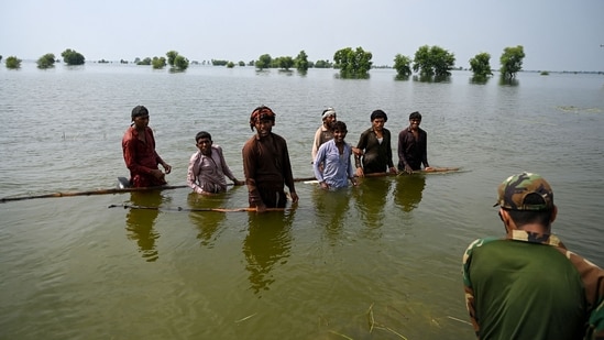 ಭೀಕರ ಪ್ರವಾಹ: ಪಾಕ್ ಗೆ  18 ಶತಕೋಟಿ ಡಾಲರ್ ಆರ್ಥಿಕ ನಷ್ಟ
