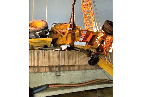 ವಿಜಯನಗರ | ಗಣೇಶ ವಿಸರ್ಜನೆ ವೇಳೆ ಕಾಲುವೆಗೆ ಉರುಳಿದ ಕ್ರೇನ್: ಯುವಕ ಮೃತ್ಯು, ಇನ್ನೋರ್ವ ಗಂಭೀರ