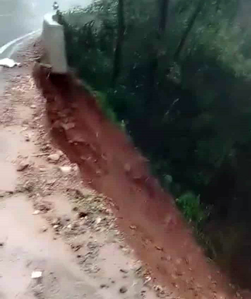 ಚಾರ್ಮಾಡಿ ಘಾಟ್ ರಸ್ತೆಯ ತಡೆ ಗೋಡೆ ಕುಸಿತ