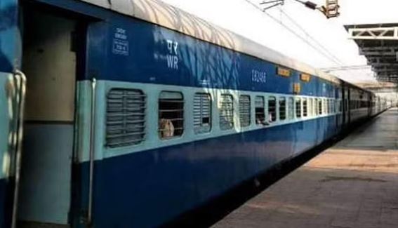 ಶಿವಮೊಗ್ಗ: ಚಲಿಸುತ್ತಿದ್ದ ರೈಲು ಹತ್ತಲು ಯತ್ನಿಸಿ ಕಾಲು ಜಾರಿ ಬಿದ್ದು ತಂದೆ, ಮಗ ಮೃತ್ಯು