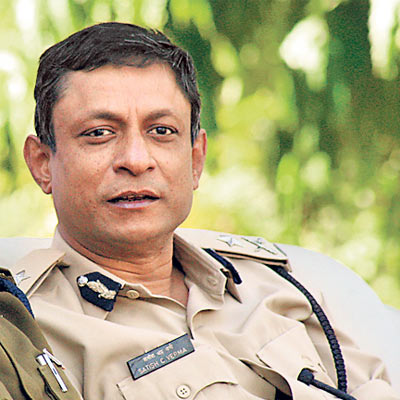 ನಿವೃತ್ತಿಗೆ ಒಂದು ತಿಂಗಳು ಬಾಕಿ ಇದ್ದಂತೆ ಇಶ್ರತ್‌ ಜಹಾನ್‌ ಎನ್‌ಕೌಂಟರ್‌ ಪ್ರಕರಣದ ತನಿಖಾಧಿಕಾರಿ ವಜಾ