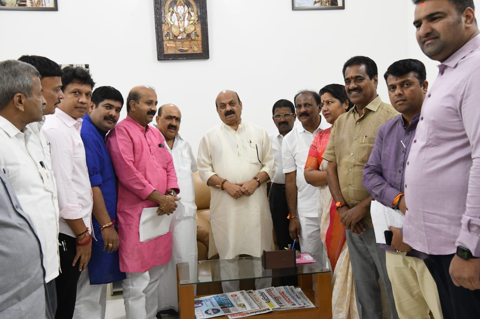 ಕೊರಗರ ವೈದ್ಯಕೀಯ ವೆಚ್ಚ ಮರುಪಾವತಿಗೆ ಕರಾವಳಿ ಶಾಸಕರ ನಿಯೋಗದಿಂದ ಸಿಎಂಗೆ ಮನವಿ ಕೊರಗರ ವೈದ್ಯಕೀಯ ವೆಚ್ಚ ಮರುಪಾವತಿಗೆ ಕರಾವಳಿ ಶಾಸಕರ ನಿಯೋಗದಿಂದ ಸಿಎಂಗೆ ಮನವಿ