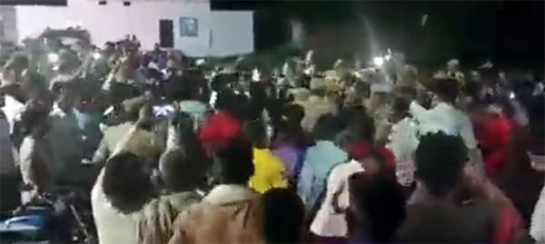 ಮರಕ್ಕೆ ನೇಣು ಹಾಕಿದ ಸ್ಥಿತಿಯಲ್ಲಿ ಪತ್ತೆಯಾದ ದಲಿತ ಸಹೋದರಿಯರು; ಅತ್ಯಾಚಾರ ಆರೋಪ