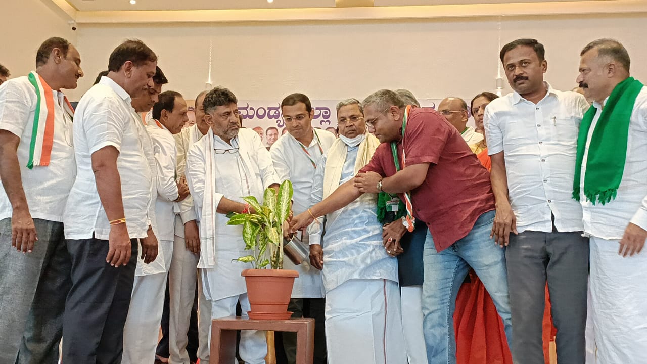 ಕೇಂದ್ರ ಸರಕಾರ ಬಡವರ ರಕ್ತ ಹೀರುತ್ತಿದೆ: ಸಿದ್ದರಾಮಯ್ಯ ವಾಗ್ದಾಳಿ