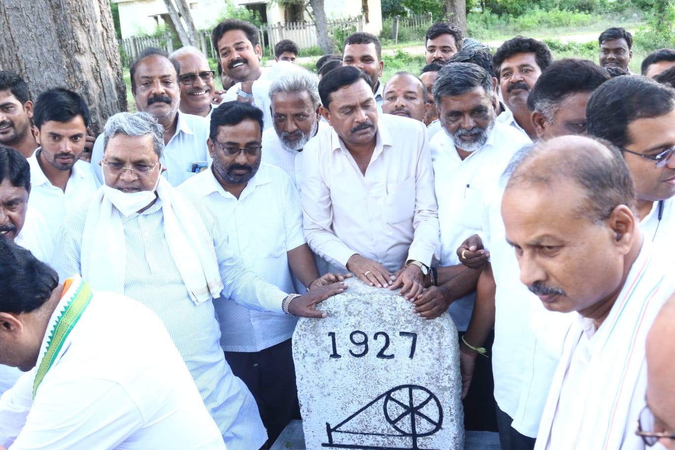 ಅ.2 ರಂದು ಬದನವಾಳು ಗ್ರಾಮಕ್ಕೆ ರಾಹುಲ್ ಗಾಂಧಿ ಭೇಟಿ ಹಿನ್ನೆಲೆ: ಸ್ಥಳ ಪರಿಶೀಲನೆ ನಡೆಸಿದ ಸಿದ್ದರಾಮಯ್ಯ