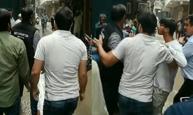 ಎಸಿಬಿ ಅಧಿಕಾರಿಯನ್ನು ತಳ್ಳಾಡಿದ ಆಪ್ ಶಾಸಕನ ಬೆಂಬಲಿಗರು: ವಿಡಿಯೋ ವೈರಲ್