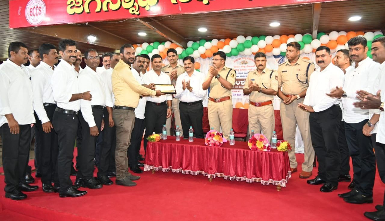 ಡಿಎಆರ್ ಪೊಲೀಸರ 20 ವರ್ಷಗಳ ಸಾರ್ಥಕ ಸೇವೆಯ ಸಂಭ್ರಮ
