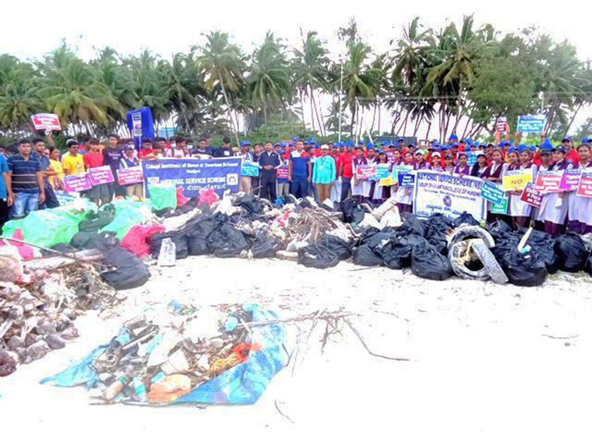 ಪಡುಕೆರೆ ಬೀಚ್‌ನಲ್ಲಿ ಸ್ವಚ್ಛತಾ ಕಾರ್ಯಕ್ರಮ