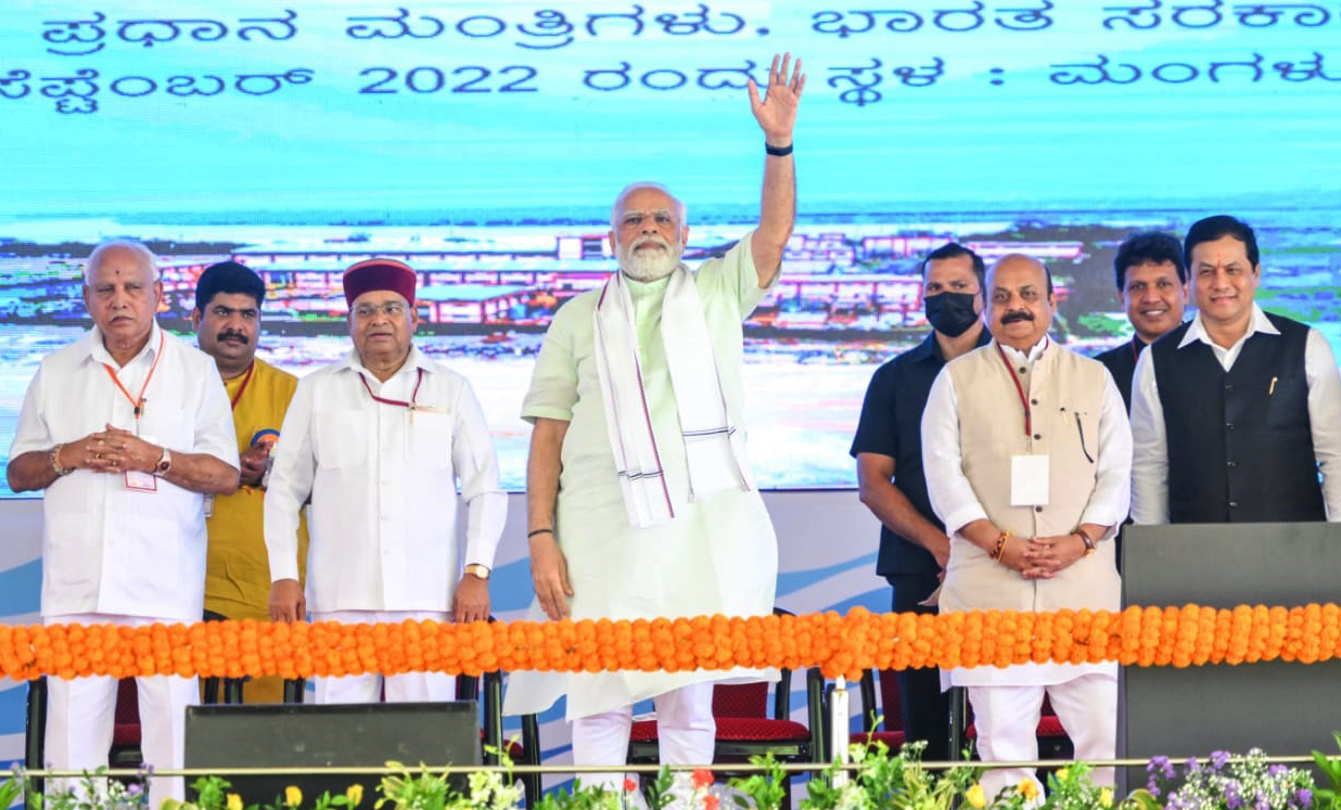 ಮಂಗಳೂರಿಗೆ ಪ್ರಧಾನಿ ಮೋದಿ ಭೇಟಿ; ಮಾಜಿ ಸಿಎಂ ಯಡಿಯೂರಪ್ಪ ಪರ ಜಯಘೋಷ