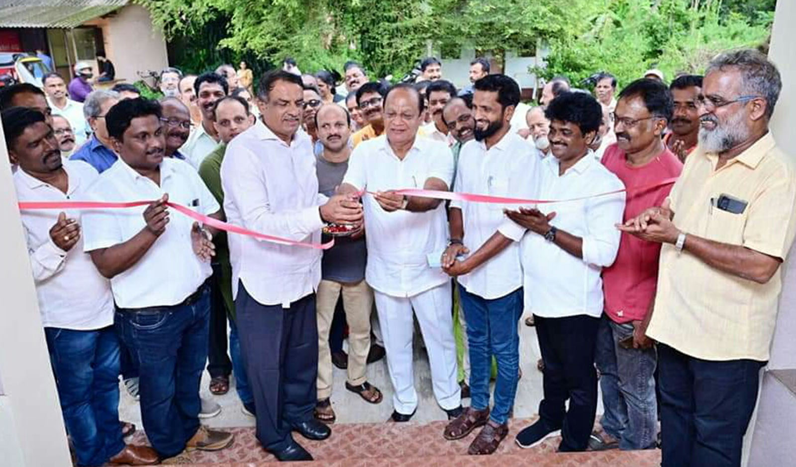 ಉದ್ಯಾವರ: ಮಂಜುನಾಥ ಉದ್ಯಾವರ ಬಸ್ಸು ತಂಗುದಾಣ ಉದ್ಘಾಟನೆ