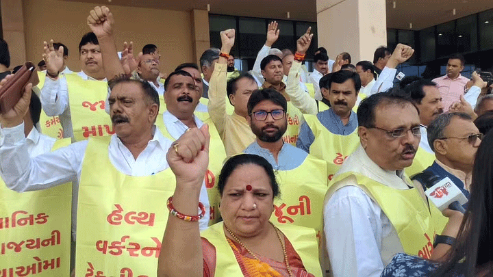 ಗುಜರಾತ್ ವಿಧಾನಸಭೆ: ನೌಕರರ ಸಮಸ್ಯೆ ಬಗ್ಗೆ ಚರ್ಚೆಗೆ ಆಗ್ರಹಿಸಿದ ಜಿಗ್ನೇಶ್ ಮೇವಾನಿ ಸಹಿತ 14 ಶಾಸಕರ ಅಮಾನತು