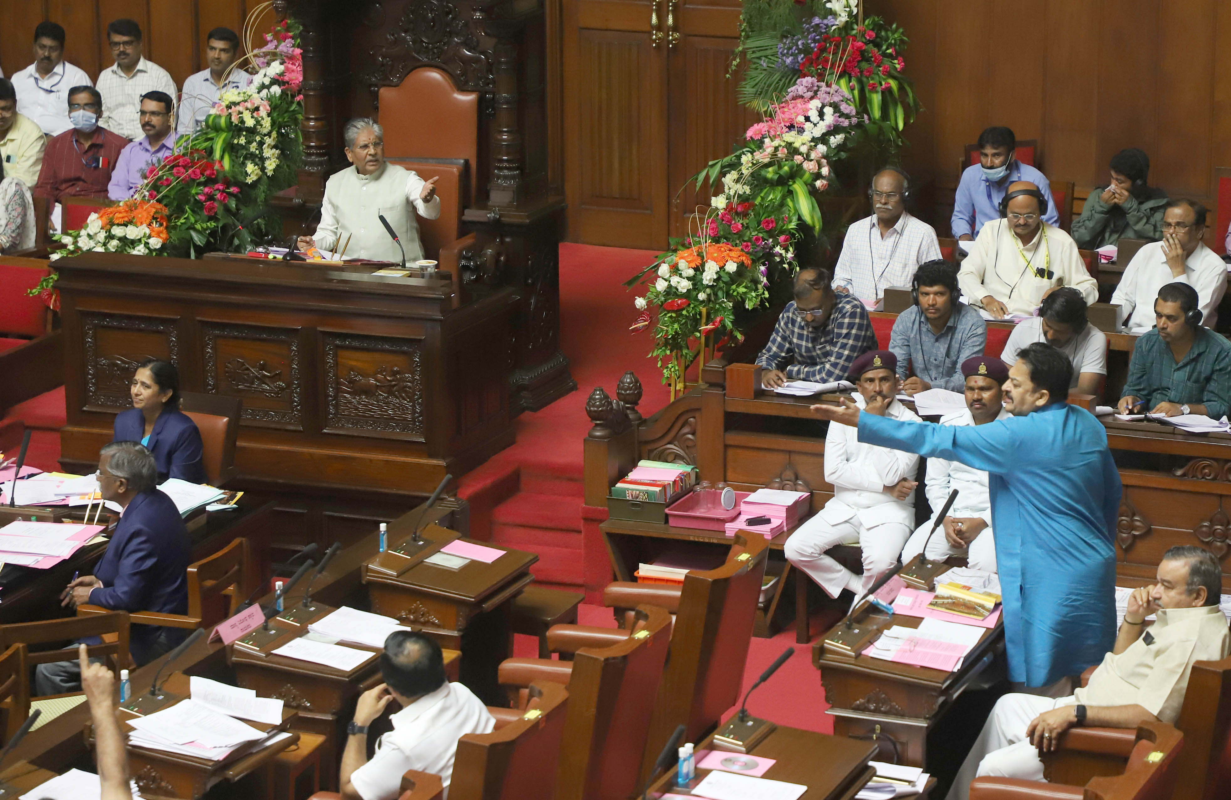 ಅನ್ವರ್ ಮಾಣಿಪ್ಪಾಡಿ ವರದಿ ಮಂಡನೆಗೆ ಆಗ್ರಹ: ಆಡಳಿತ-ಪ್ರತಿಪಕ್ಷದ ಸದಸ್ಯರ ಮಧ್ಯೆ ಪರಿಷತ್‍ನಲ್ಲಿ ತೀವ್ರ ವಾಗ್ವಾದ