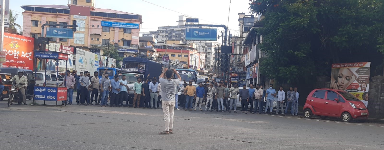 ಉಡುಪಿ: ಪಿಎಫ್‌ಐ ಕಾರ್ಯಕರ್ತರಿಂದ ರಸ್ತೆ ತಡೆದು ಪ್ರತಿಭಟನೆ; ಪೊಲೀಸರಿಂದ ಲಘು ಲಾಠಿಚಾರ್ಜ್