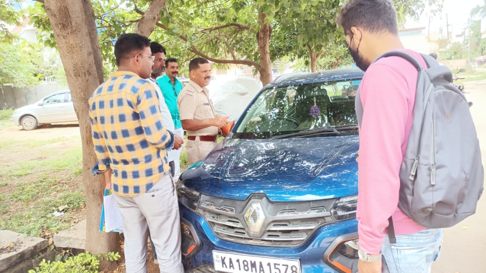 ಕಡೂರು | ನಿಲ್ಲಿಸಿದ್ದ ಆರೆಸ್ಸೆಸ್ ಕಾರ್ಯಕರ್ತನ ಕಾರಿನ ಮೇಲೆ ಜೀವ ಬೆದರಿಕೆಯ ಬರಹ ಪತ್ತೆ: ದೂರು ದಾಖಲು