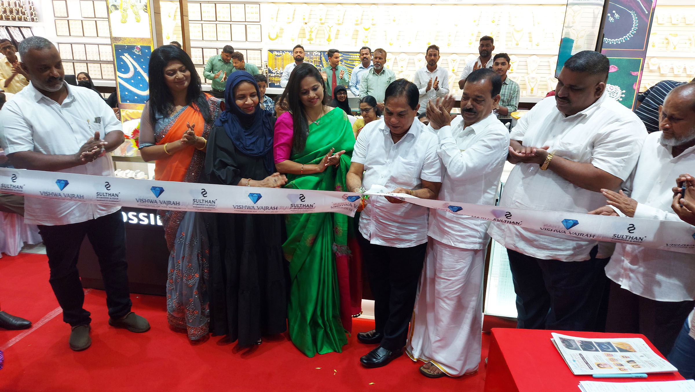 ಉಡುಪಿ ಸುಲ್ತಾನ್ ಡೈಮಂಡ್ಸ್ ಆ್ಯಂಡ್ ಗೋಲ್ಡ್‌ನಲ್ಲಿ ‘ವಿಶ್ವವಜ್ರ’ ಡೈಮಂಡ್ ಪ್ರದರ್ಶನ- ಮಾರಾಟಕ್ಕೆ ಚಾಲನೆ