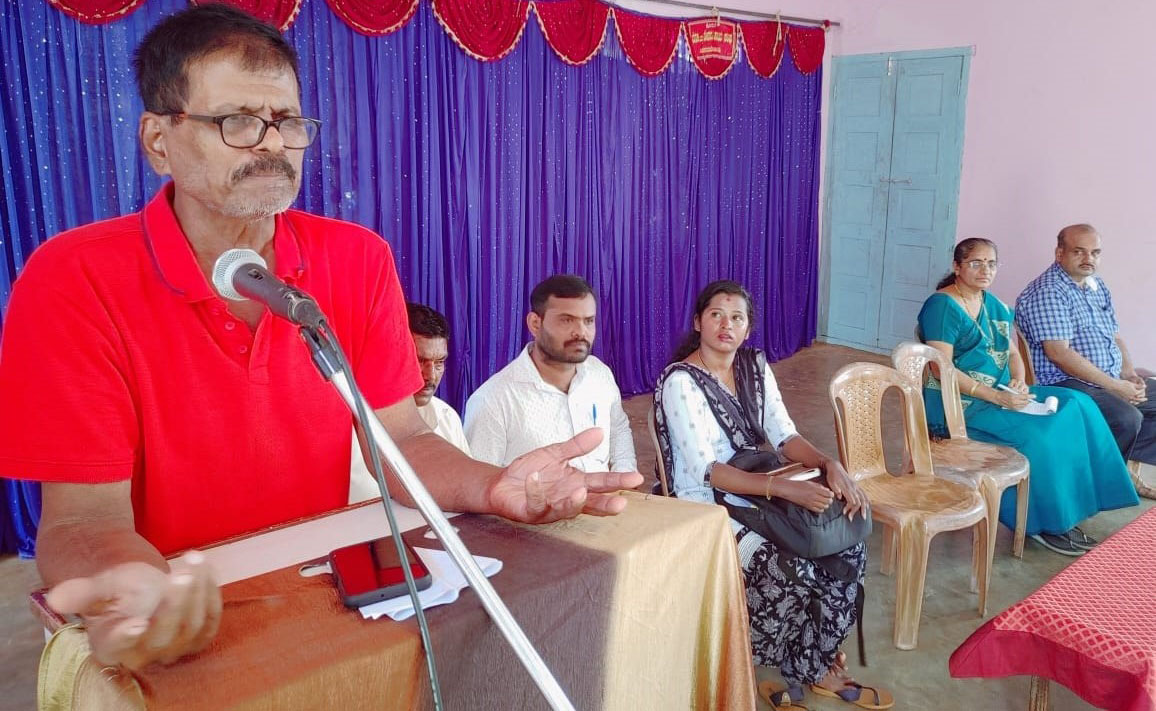 ವಿದ್ಯುತ್ ಮಾರ್ಗ ಬದಲಾವಣೆಗೆ ಕಾಳಾವರ ಗ್ರಾಮಸಭೆಯಲ್ಲಿ ಆಗ್ರಹ ವಿದ್ಯುತ್ ಮಾರ್ಗ ಬದಲಾವಣೆಗೆ ಕಾಳಾವರ ಗ್ರಾಮಸಭೆಯಲ್ಲಿ ಆಗ್ರಹ