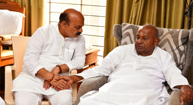 ಎಚ್.ಡಿ. ದೇವೇಗೌಡರನ್ನು ಭೇಟಿಯಾದ ಮುಖ್ಯಮಂತ್ರಿ ಬಸವರಾಜ ಬೊಮ್ಮಾಯಿ