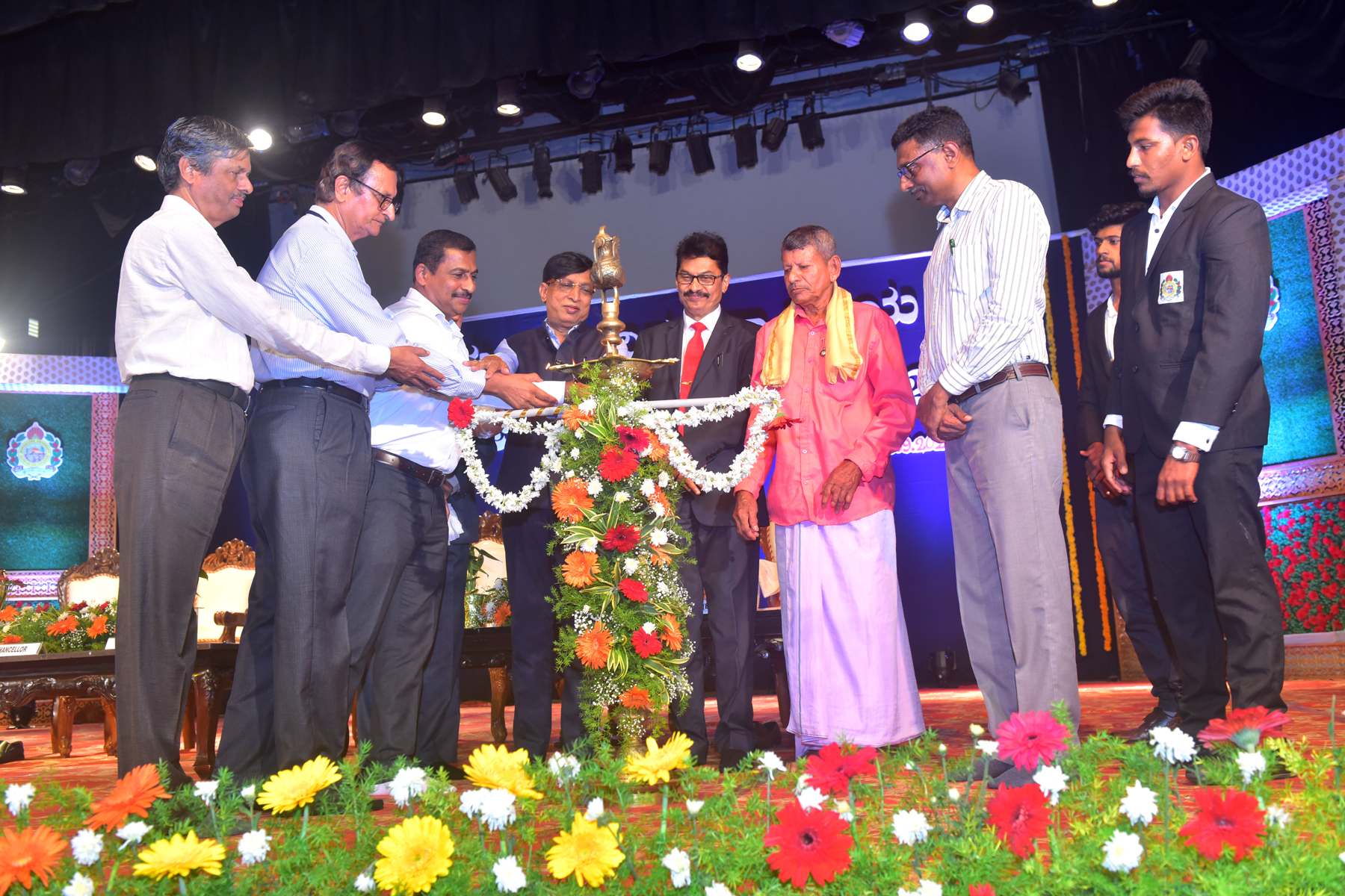 ಮಂಗಳೂರು ವಿವಿ 43ನೇ ಸಂಸ್ಥಾಪನಾ ದಿನಾಚರಣೆ : ಸಾಧಕರಿಗೆ ಸನ್ಮಾನ