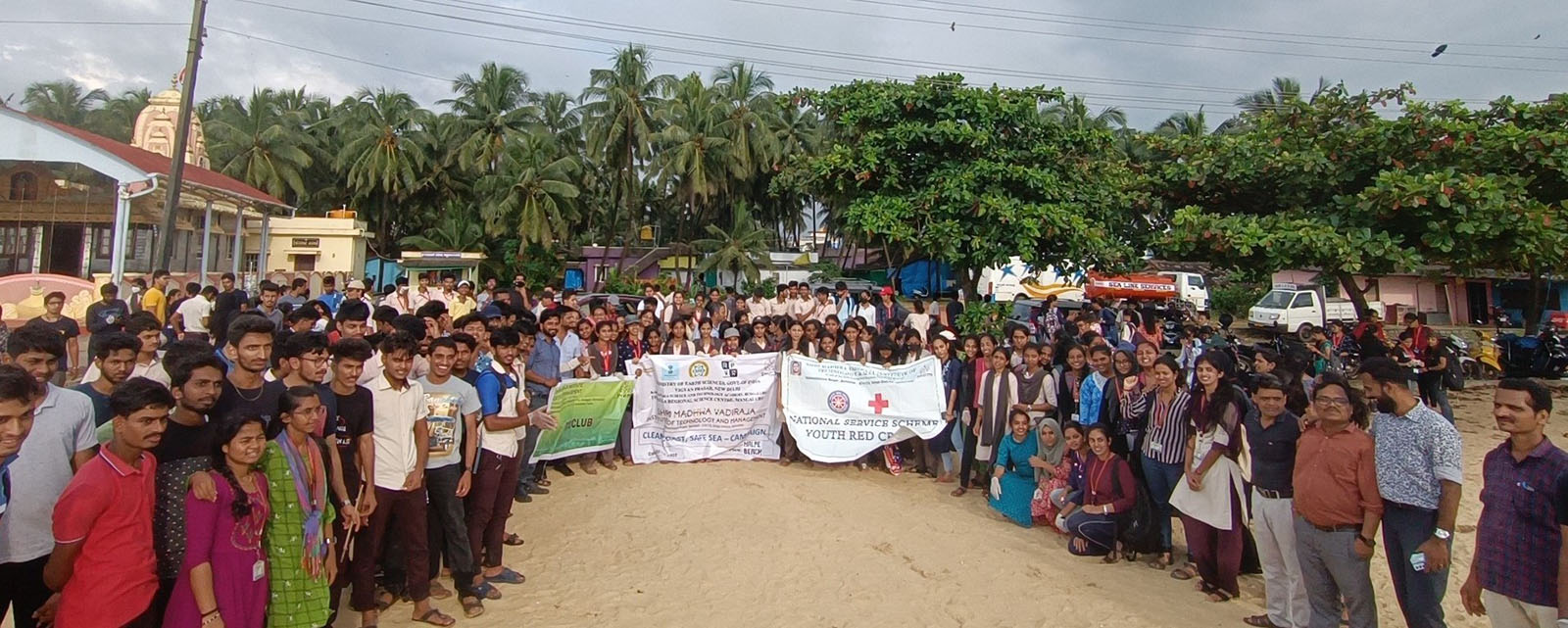 ಮಲ್ಪೆ: 800 ಮೀಟರ್ ಸಮುದ್ರ ತೀರದಲ್ಲಿ ಸ್ವಚ್ಛತಾ ಕಾರ್ಯಕ್ರಮ