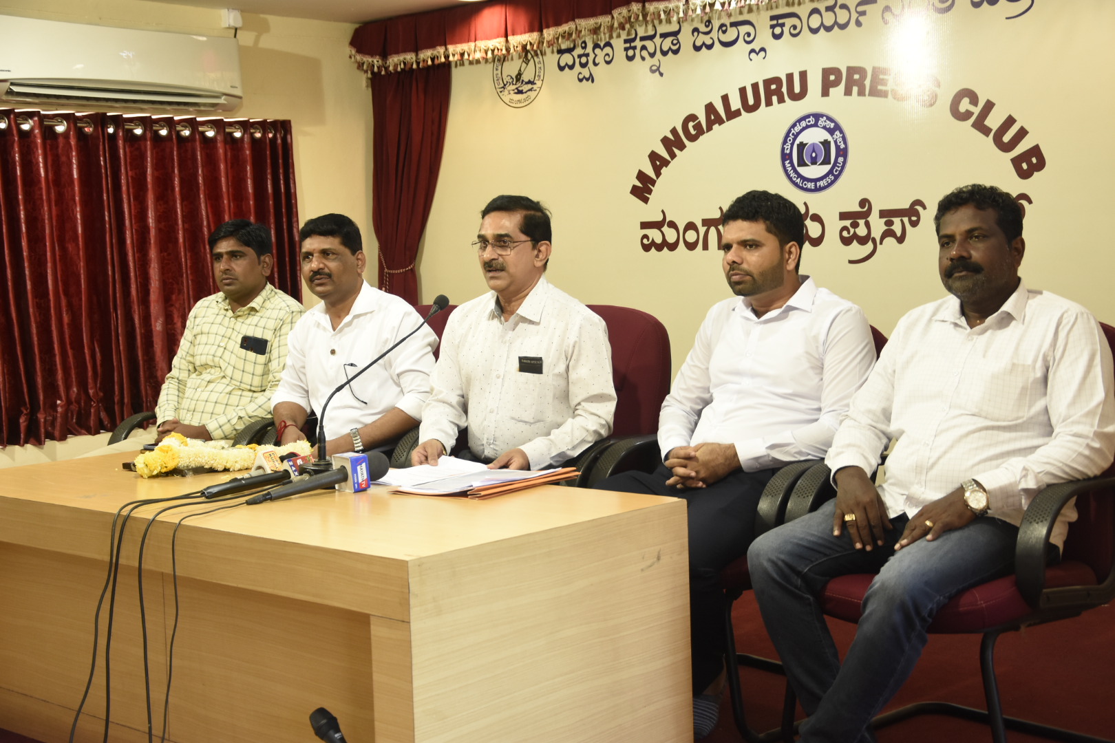 ಬಾಕಿ ಬಿಲ್ ಪಾವತಿ; ಮಧ್ಯಸ್ಥಿಕೆ ವಹಿಸಲು ಜಿಲ್ಲಾಧಿಕಾರಿ, ಶಾಸಕರಿಗೆ ಗುತ್ತಿಗೆದಾರರ ಆಗ್ರಹ