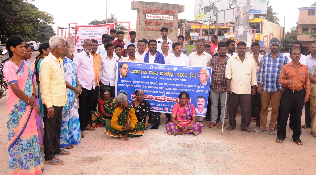 ಚಿಕ್ಕಮಗಳೂರು: ಹೈಕೋರ್ಟ್ ಆದೇಶ ಮೀರಿ ಬೈಪಾಸ್ ಅಗಲೀಕರಣಕ್ಕೆ ದಲಿತರ ಮನೆಗಳ ಧ್ವಂಸ; ಆರೋಪ