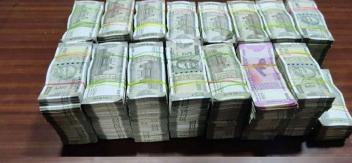 ಬೆಂಗಳೂರು: ಬಸ್ ನಿಲ್ದಾಣದಲ್ಲಿ ದಾಖಲೆ ಇಲ್ಲದ 76 ಲಕ್ಷ ರೂ. ವಶ