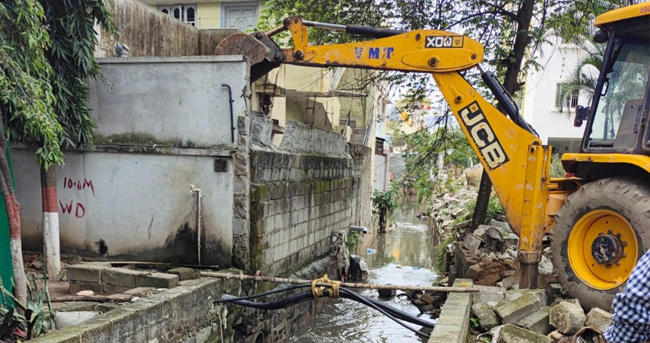 ಬೆಂಗಳೂರು: ನಗರದಲ್ಲಿ ರಾಜಕಾಲುವೆ ಒತ್ತುವರಿ ತೆರವು ಕಾರ್ಯಾಚರಣೆ ಪುನಾರಂಭ